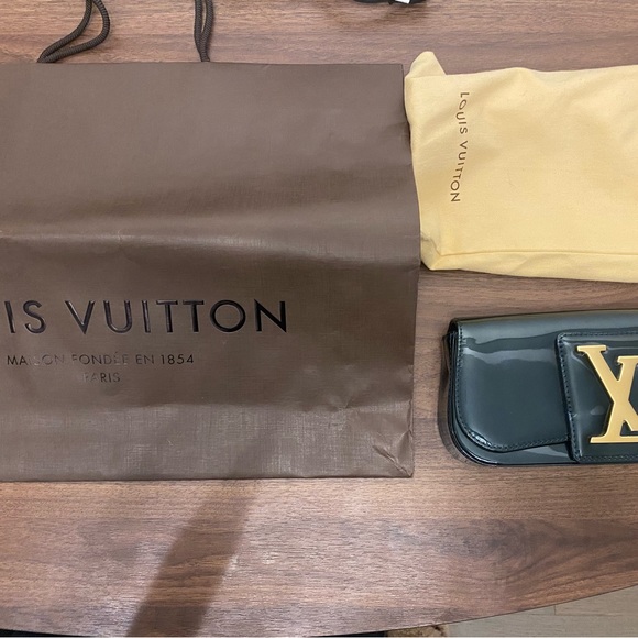 Discontinued Louis Vuitton Sobe Clutch - Picture 6 of 6